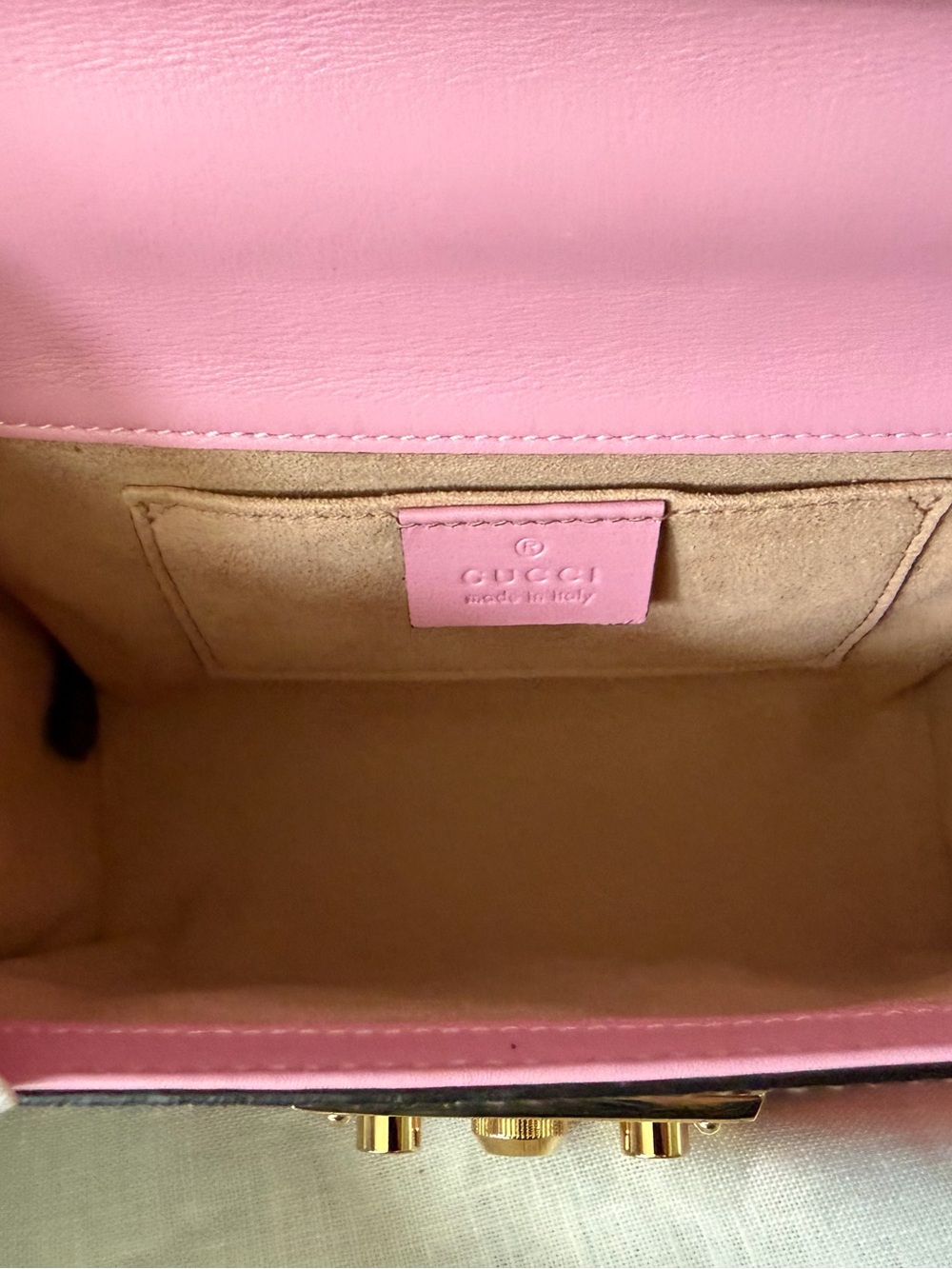 Gucci Strawberry Print GG Crossbody - Picture 5 of 7